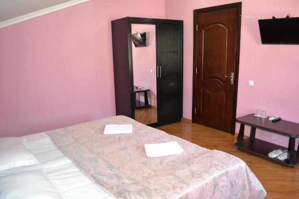 Hotel Isaka Tbilisi Quarto foto